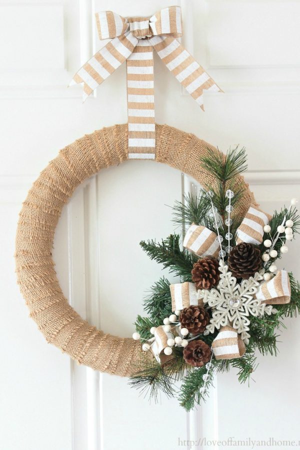 This burlap Christmas wreath is STUNNING and I was surprised at just how EASY it was to make!